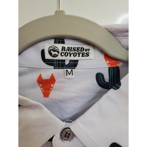 Raised by Coyotes Polo‎ Shirt Mens Medium White Coyote Cactus Golf UPF 50 UV - Picture 2 of 9